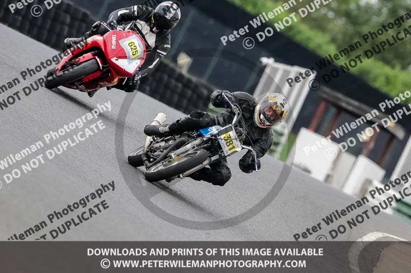 Vintage motorcycle club;eventdigitalimages;mallory park;mallory park trackday photographs;no limits trackdays;peter wileman photography;trackday digital images;trackday photos;vmcc festival 1000 bikes photographs